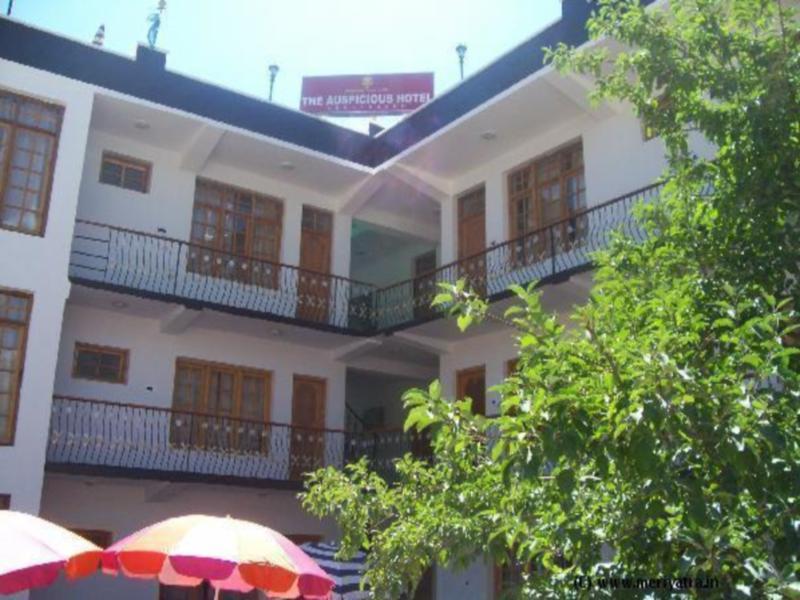 The Auspicious Hotel Лех Экстерьер фото