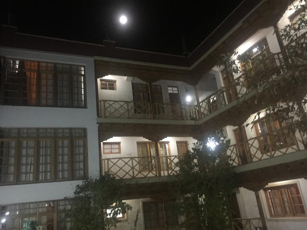 The Auspicious Hotel Лех Экстерьер фото