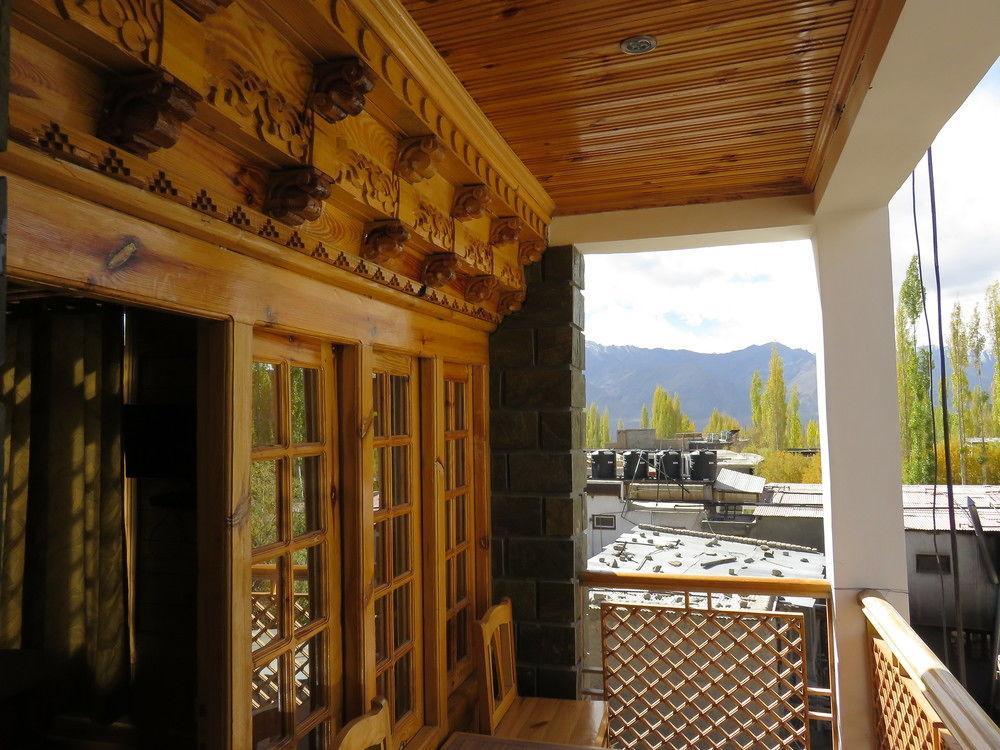 The Auspicious Hotel Лех Экстерьер фото